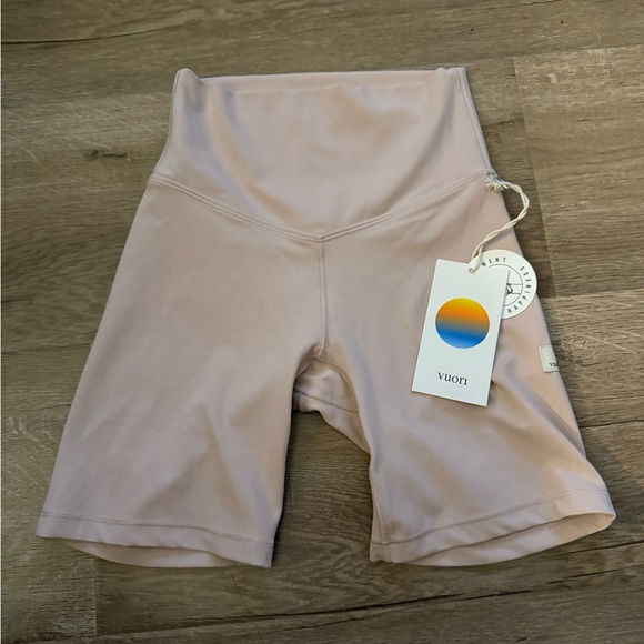 Vuori Pants - New Vuori Women's Tan Vintage Rose Shorts